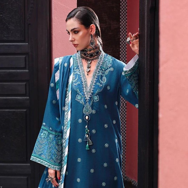 What are the latest trends in raw silk dress designs? 3 Picture3
